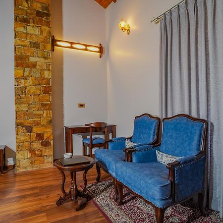 Neelesh Inn- A Luxury Lake View Hotel- 20 Kms From Nainital Bhīm Tāl Kültér fotó