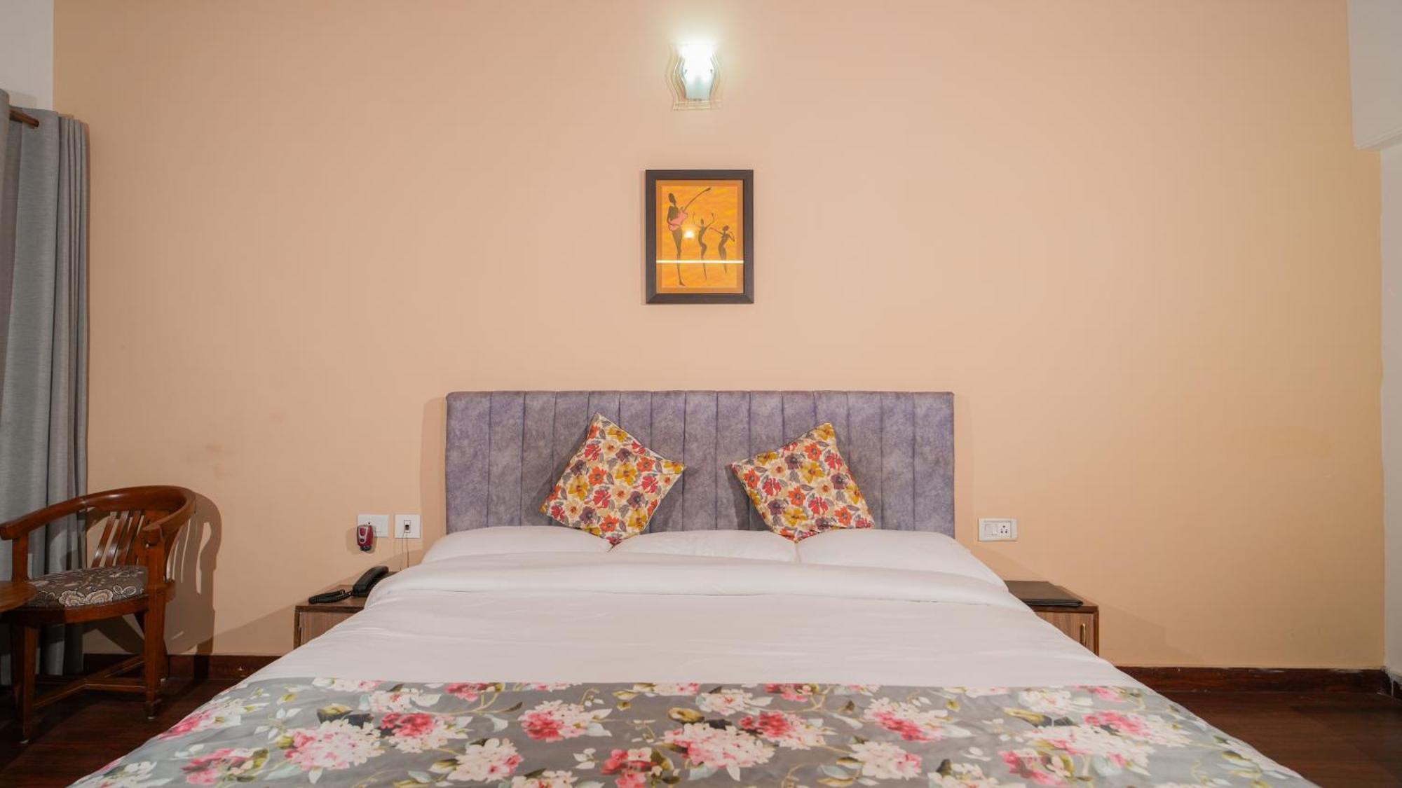 Neelesh Inn- A Luxury Lake View Hotel- 20 Kms From Nainital Bhīm Tāl Kültér fotó
