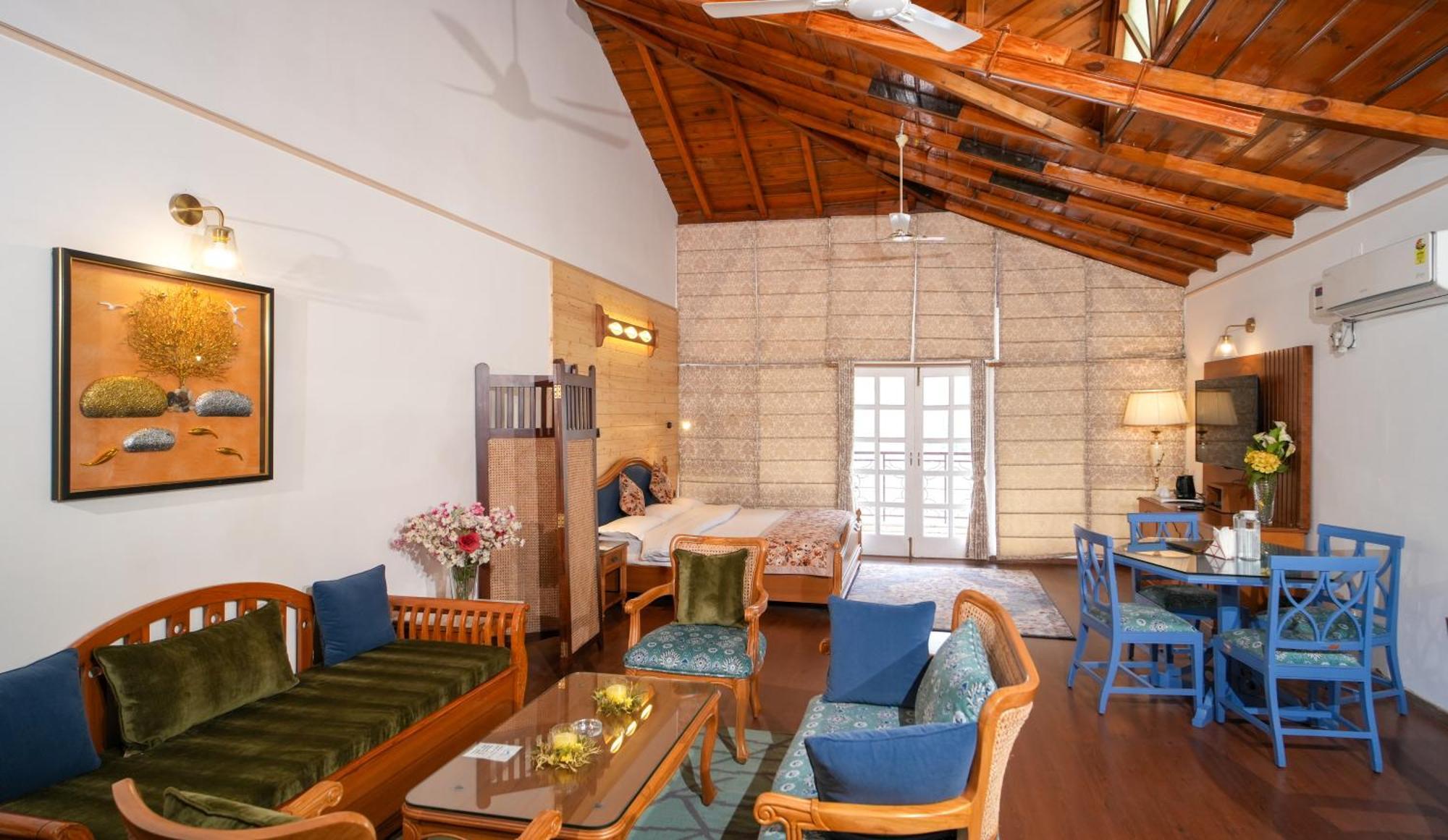 Neelesh Inn- A Luxury Lake View Hotel- 20 Kms From Nainital Bhīm Tāl Kültér fotó