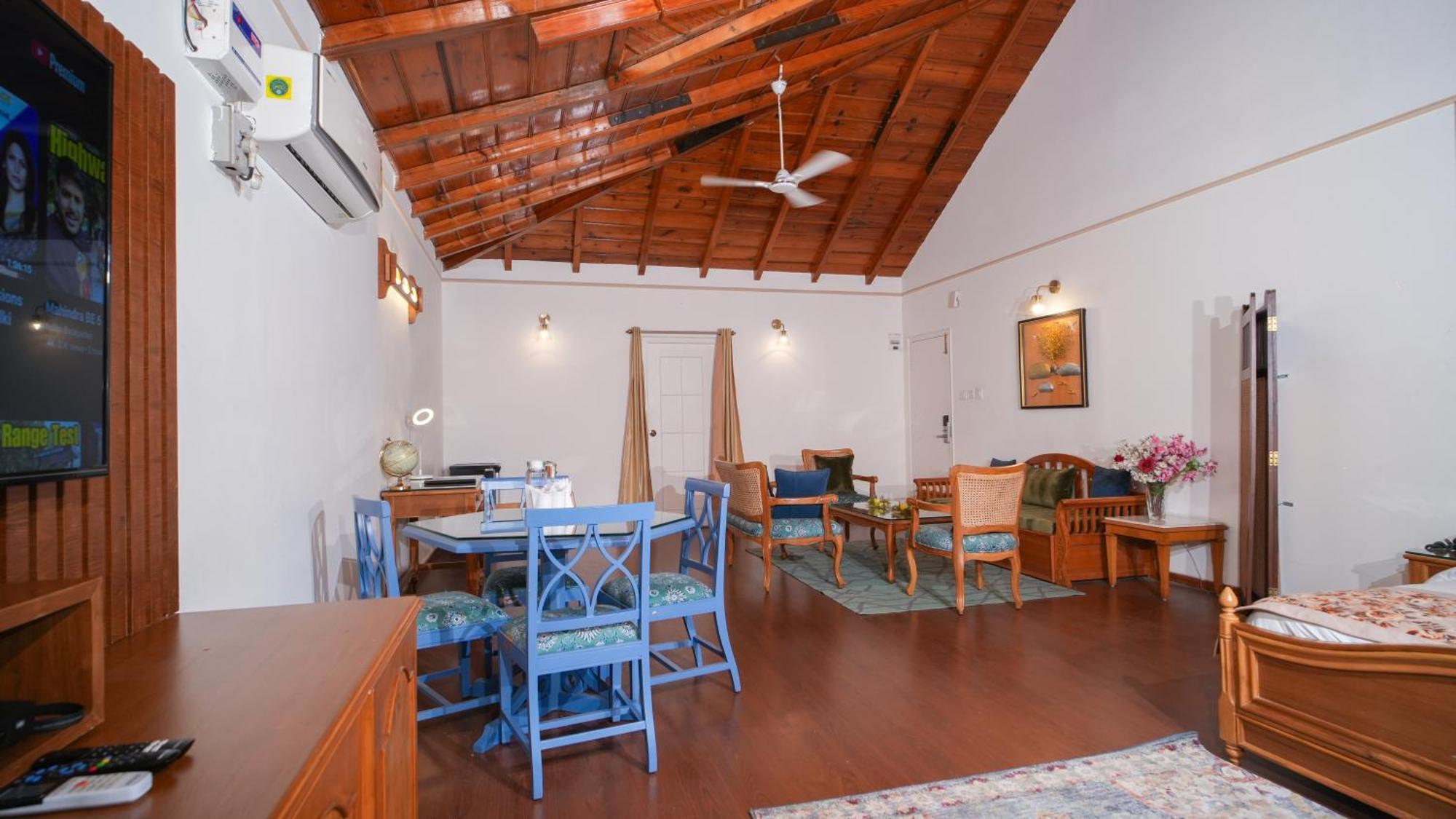 Neelesh Inn- A Luxury Lake View Hotel- 20 Kms From Nainital Bhīm Tāl Kültér fotó