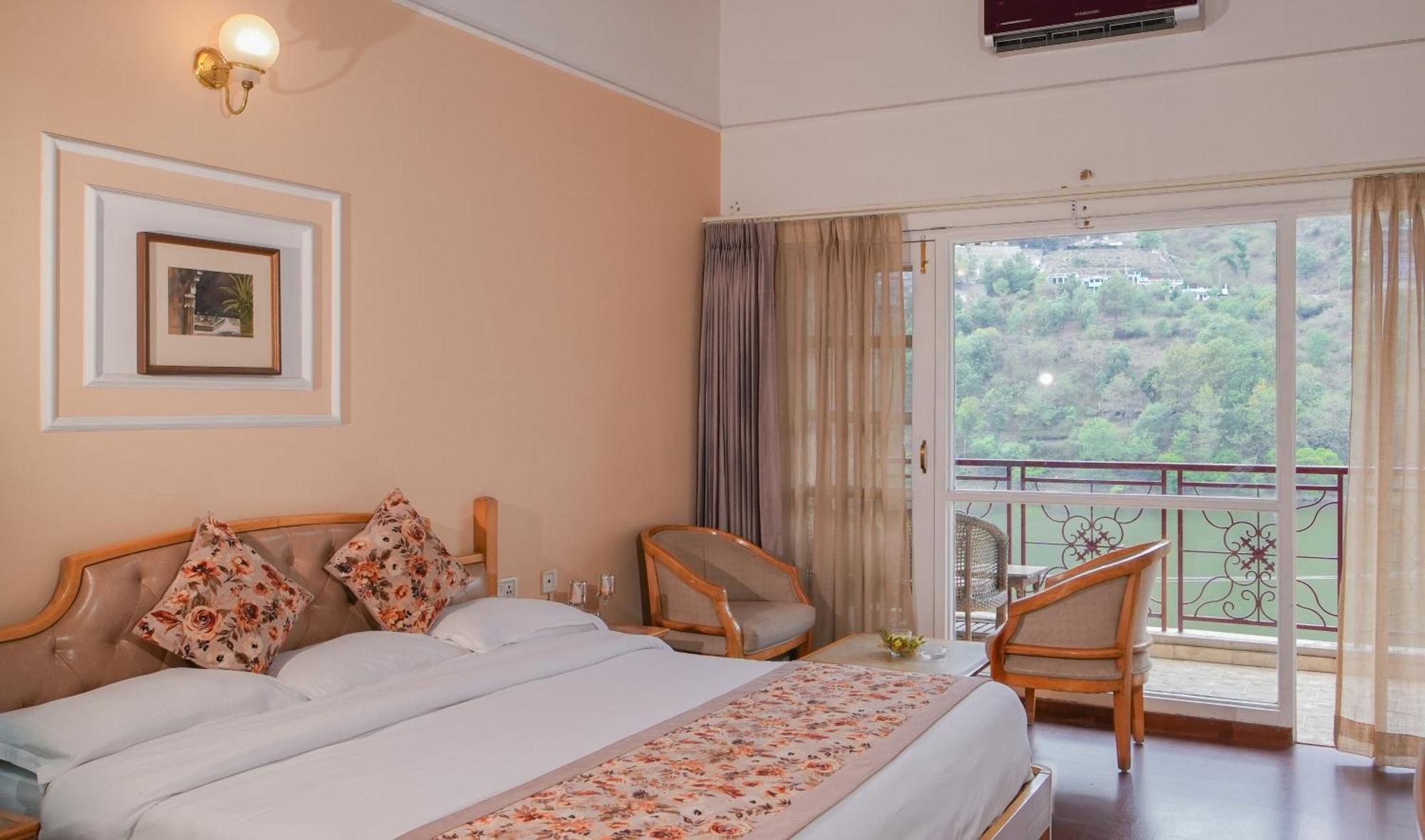 Neelesh Inn- A Luxury Lake View Hotel- 20 Kms From Nainital Bhīm Tāl Kültér fotó
