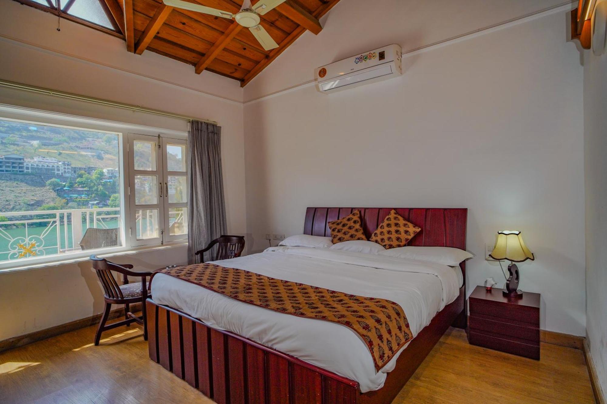 Neelesh Inn- A Luxury Lake View Hotel- 20 Kms From Nainital Bhīm Tāl Kültér fotó