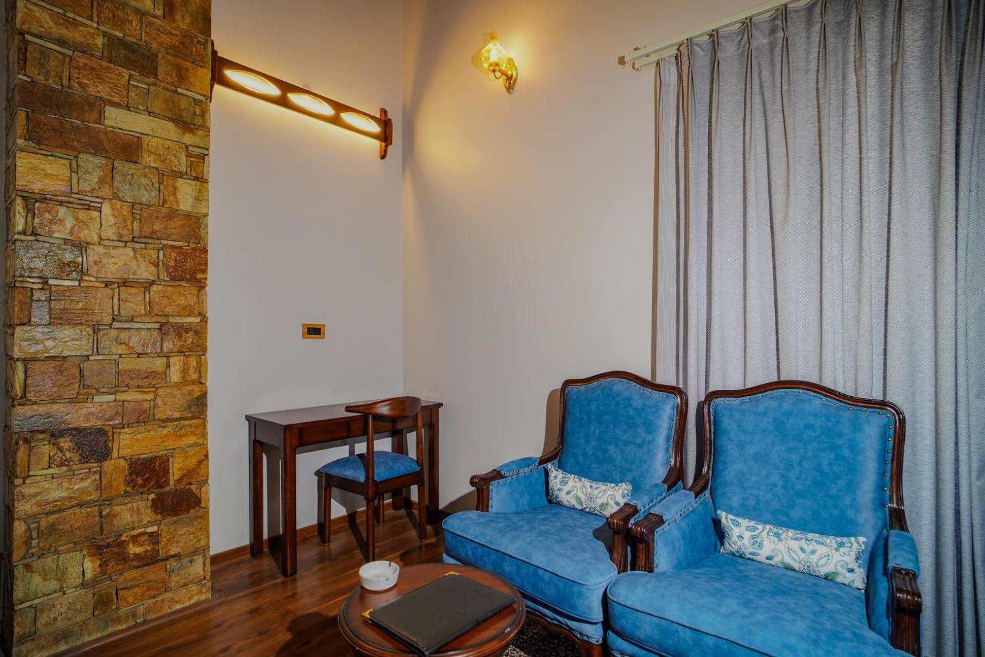 Neelesh Inn- A Luxury Lake View Hotel- 20 Kms From Nainital Bhīm Tāl Kültér fotó