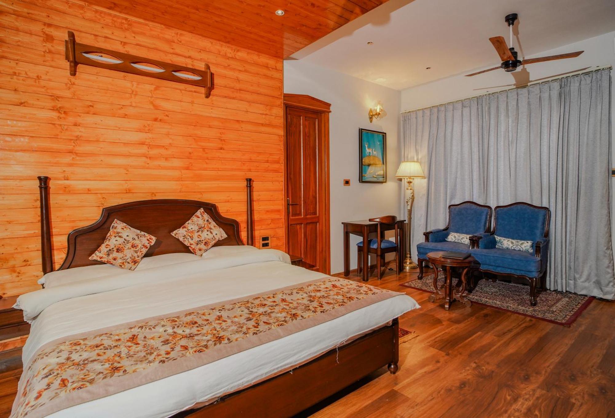 Neelesh Inn- A Luxury Lake View Hotel- 20 Kms From Nainital Bhīm Tāl Kültér fotó