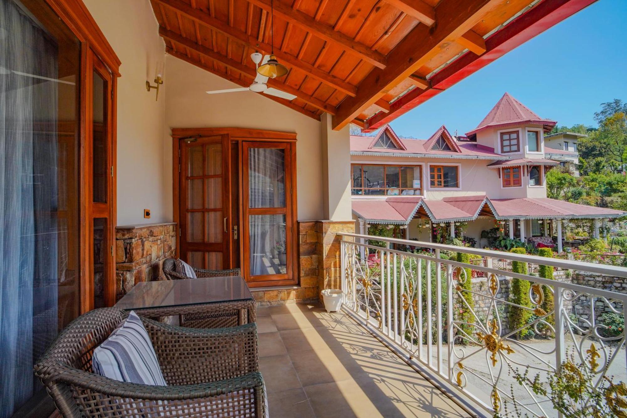 Neelesh Inn- A Luxury Lake View Hotel- 20 Kms From Nainital Bhīm Tāl Kültér fotó