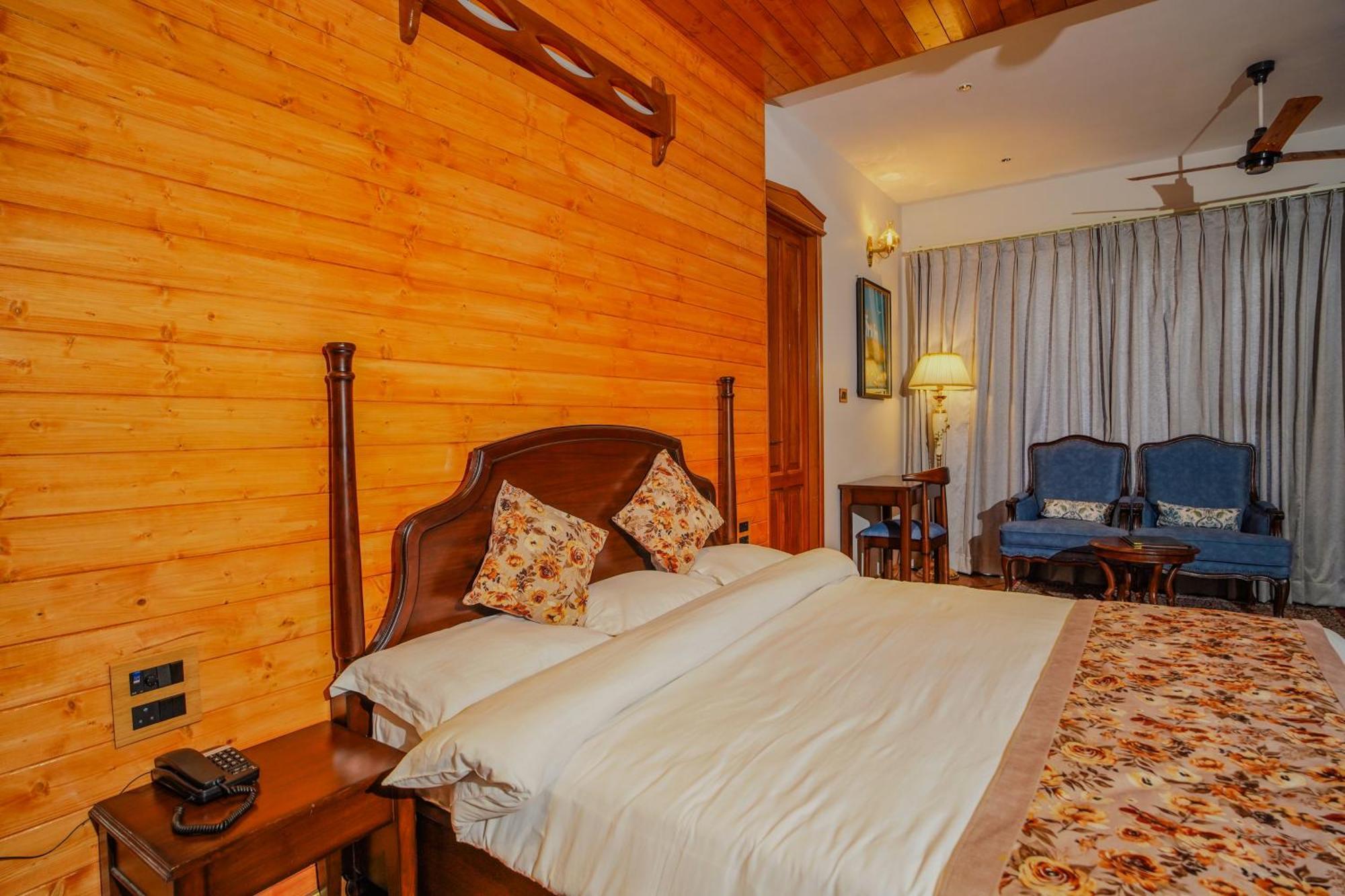 Neelesh Inn- A Luxury Lake View Hotel- 20 Kms From Nainital Bhīm Tāl Kültér fotó