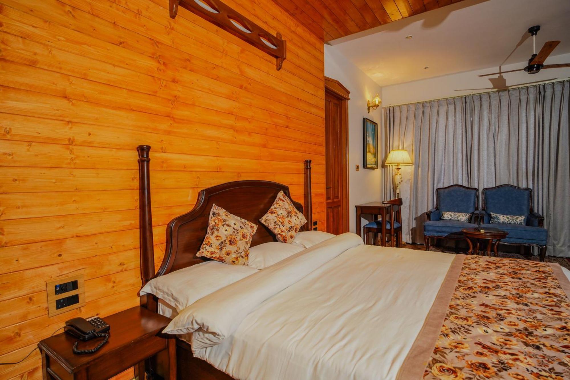 Neelesh Inn- A Luxury Lake View Hotel- 20 Kms From Nainital Bhīm Tāl Kültér fotó