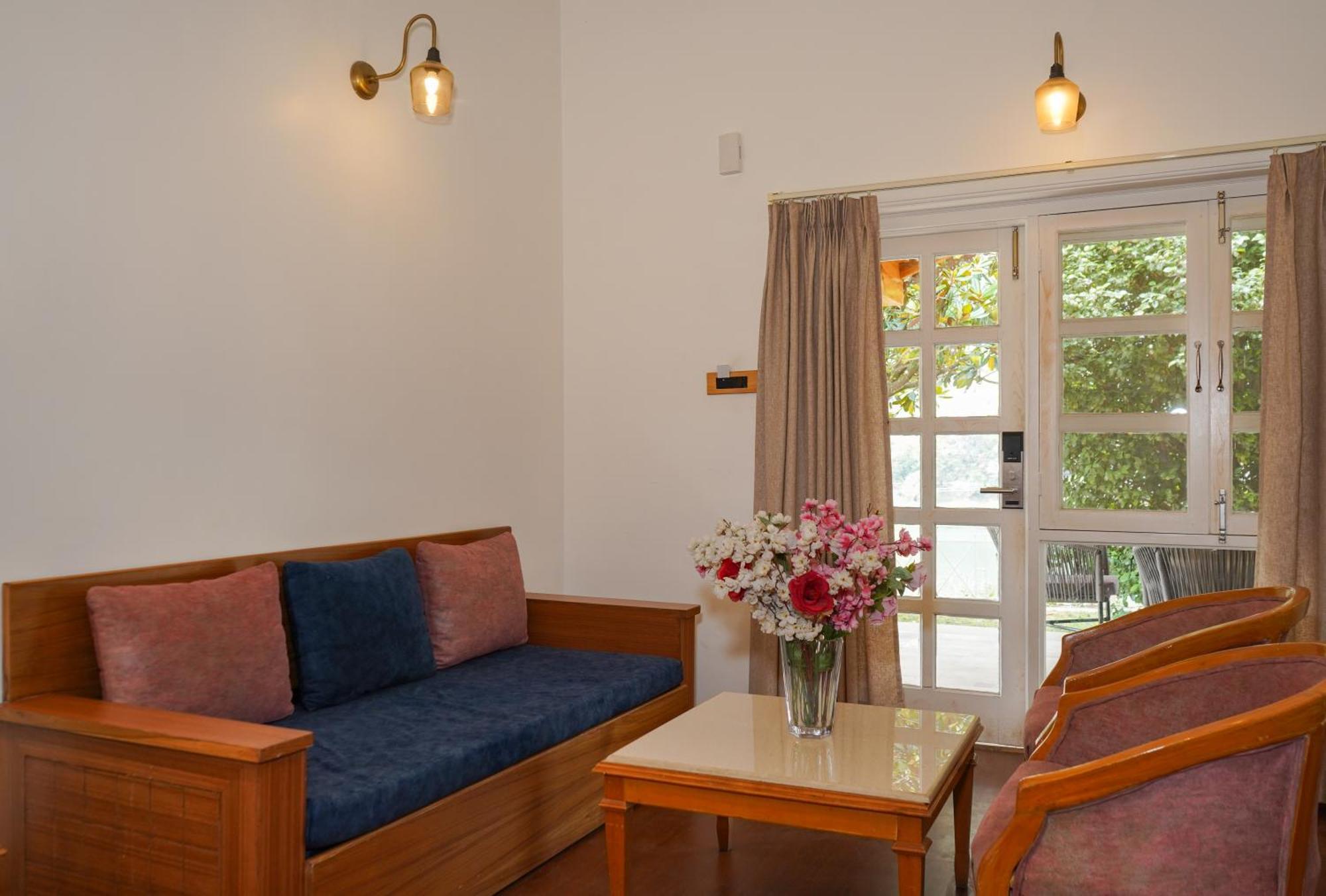 Neelesh Inn- A Luxury Lake View Hotel- 20 Kms From Nainital Bhīm Tāl Kültér fotó
