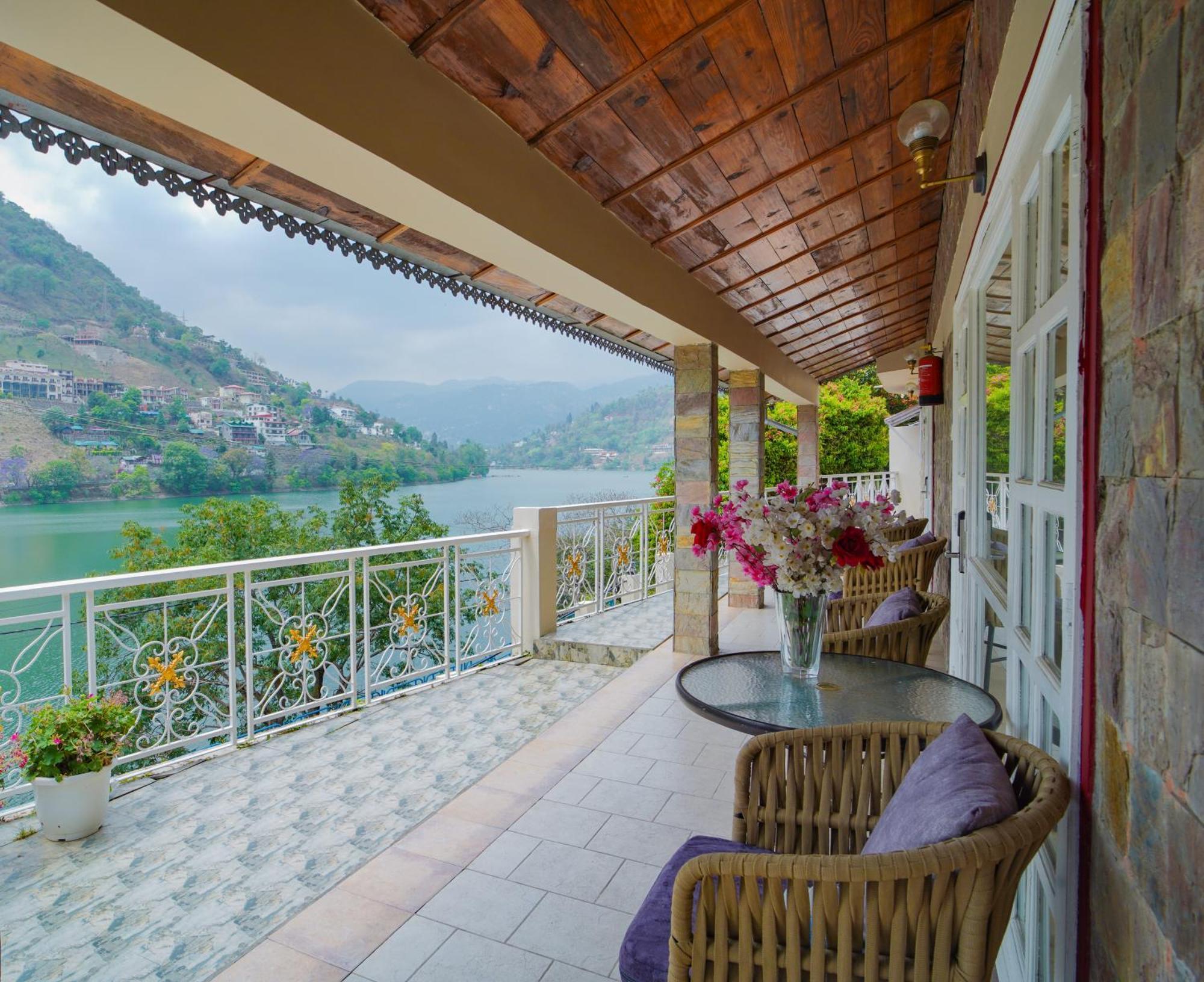 Neelesh Inn- A Luxury Lake View Hotel- 20 Kms From Nainital Bhīm Tāl Kültér fotó