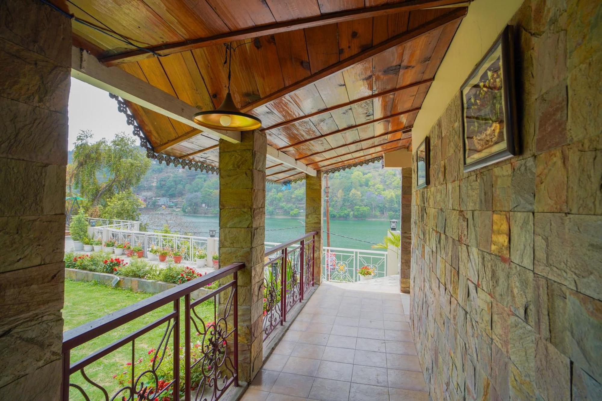 Neelesh Inn- A Luxury Lake View Hotel- 20 Kms From Nainital Bhīm Tāl Kültér fotó