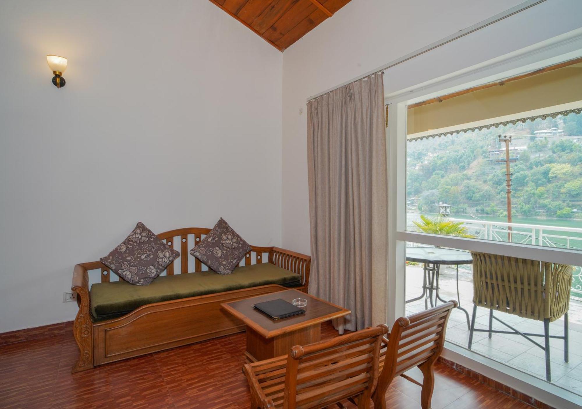 Neelesh Inn- A Luxury Lake View Hotel- 20 Kms From Nainital Bhīm Tāl Kültér fotó